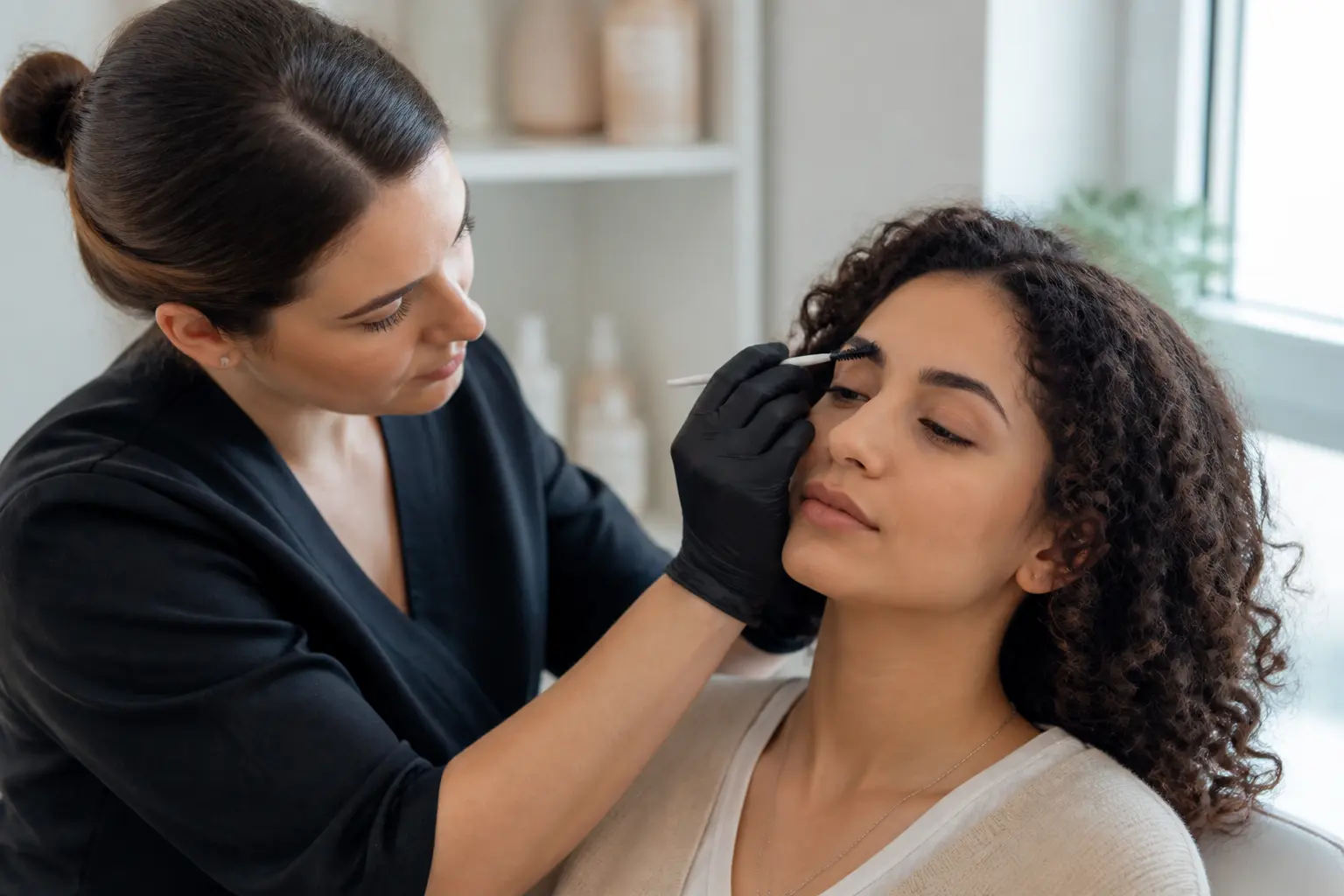 Editorial cover photograph about brow lamination for curly and resistant hairs